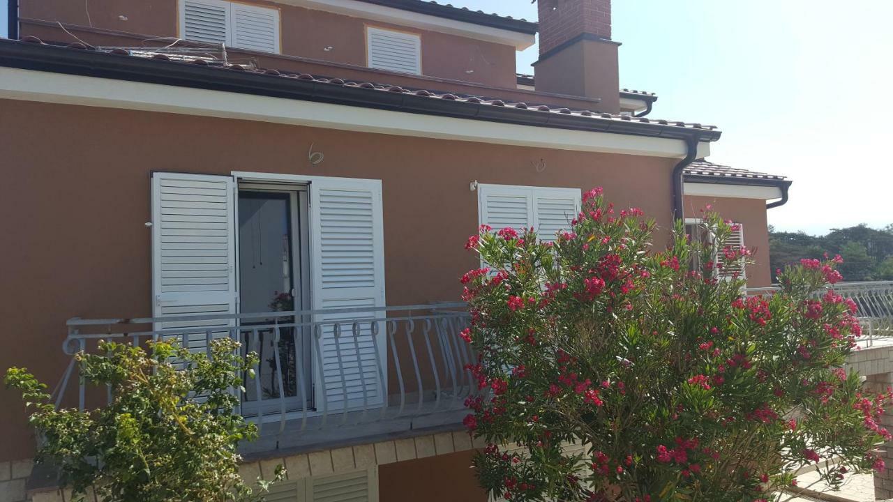 Apartments Mestrovic Lopar Esterno foto