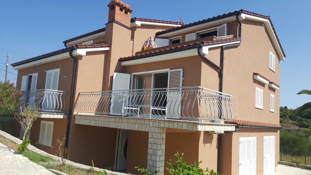 Apartments Mestrovic Lopar Esterno foto