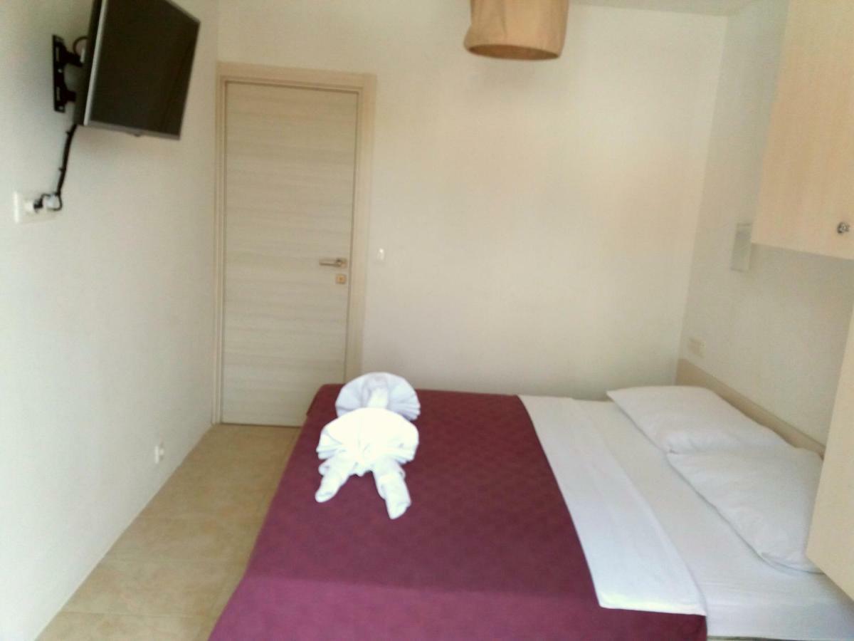 Apartments Mestrovic Lopar Esterno foto
