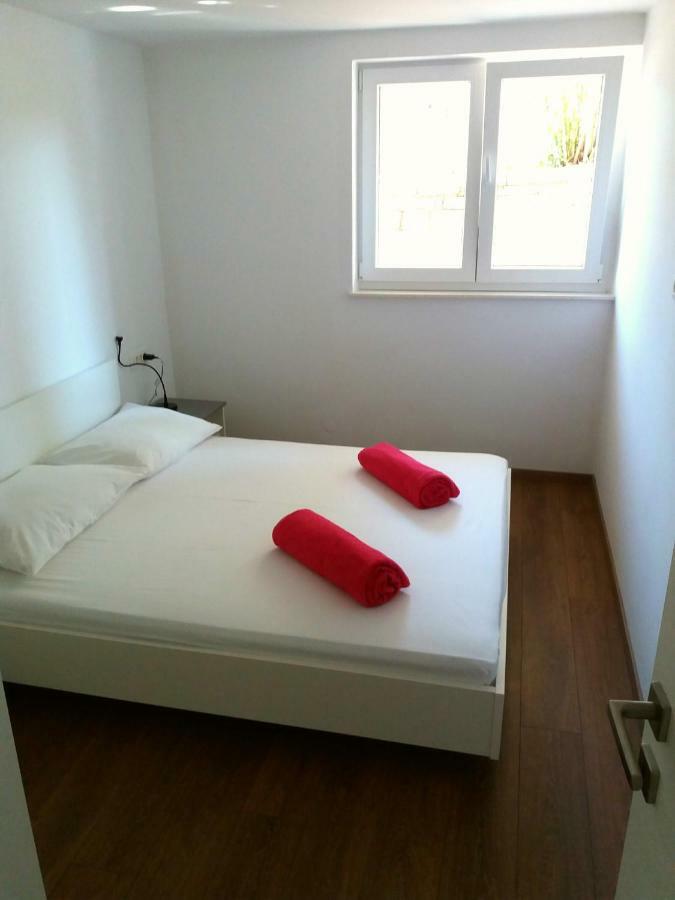 Apartments Mestrovic Lopar Esterno foto